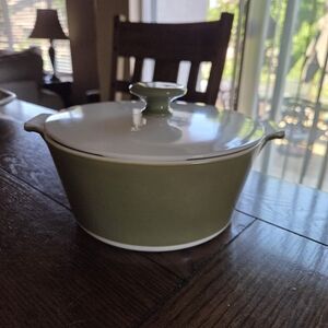 Vintage 70's Avacado Green Corningware 1 3/4 Quart Covered Casserole